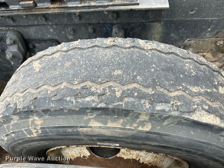 image for item EQ4711 1997 Kenworth T600 semi truck