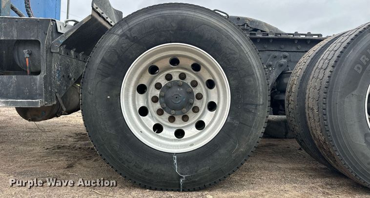 image for item EQ4711 1997 Kenworth T600 semi truck