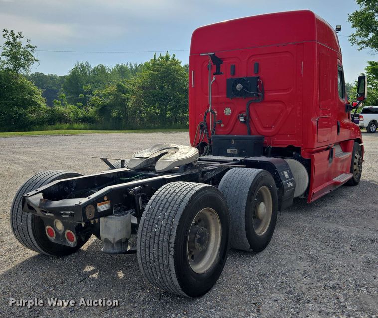 image for item FB9384 2018 Freightliner Cascadia 125 semi truck