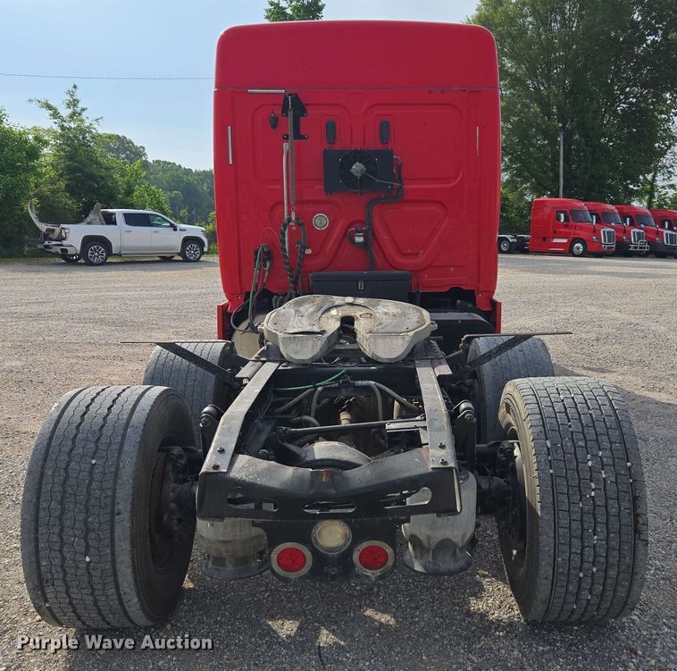 image for item FB9384 2018 Freightliner Cascadia 125 semi truck