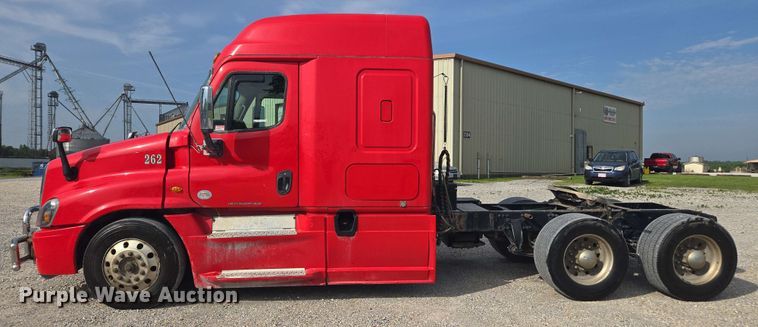 image for item FB9384 2018 Freightliner Cascadia 125 semi truck