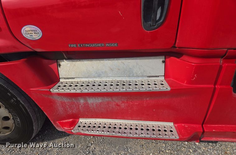 image for item FB9384 2018 Freightliner Cascadia 125 semi truck