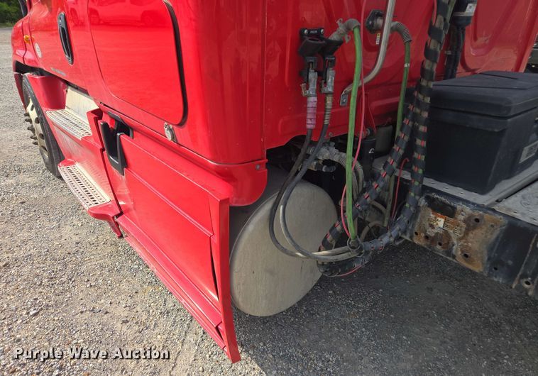 image for item FB9384 2018 Freightliner Cascadia 125 semi truck