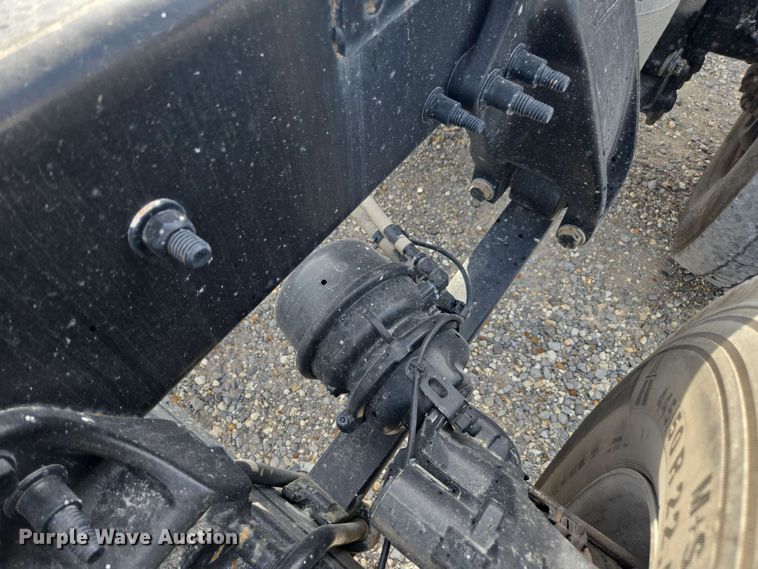 image for item FB9384 2018 Freightliner Cascadia 125 semi truck