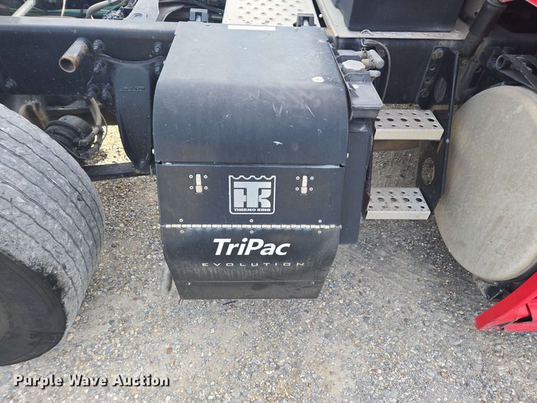 image for item FB9384 2018 Freightliner Cascadia 125 semi truck