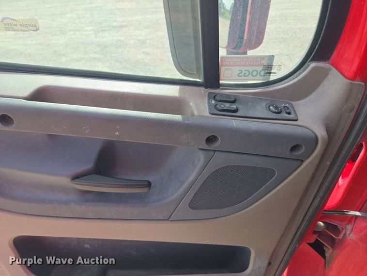 image for item FB9384 2018 Freightliner Cascadia 125 semi truck