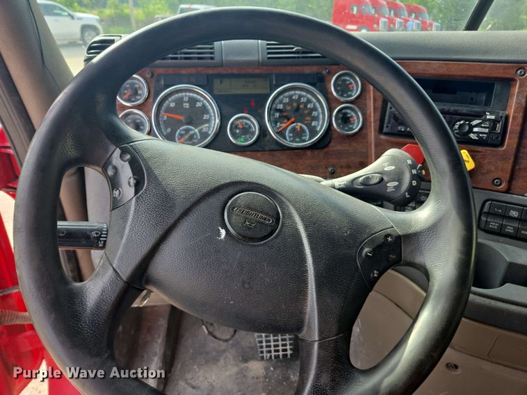 image for item FB9384 2018 Freightliner Cascadia 125 semi truck