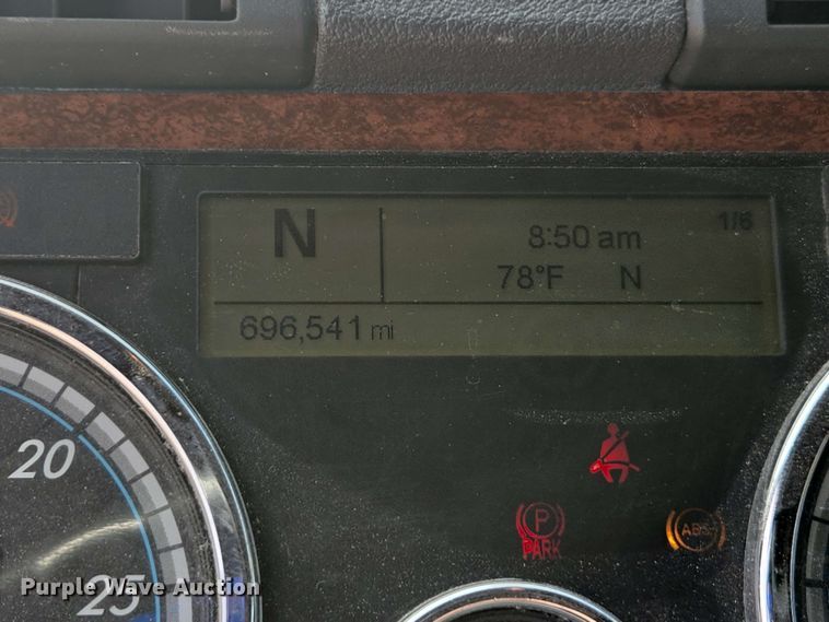 image for item FB9384 2018 Freightliner Cascadia 125 semi truck