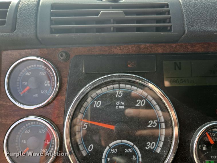 image for item FB9384 2018 Freightliner Cascadia 125 semi truck