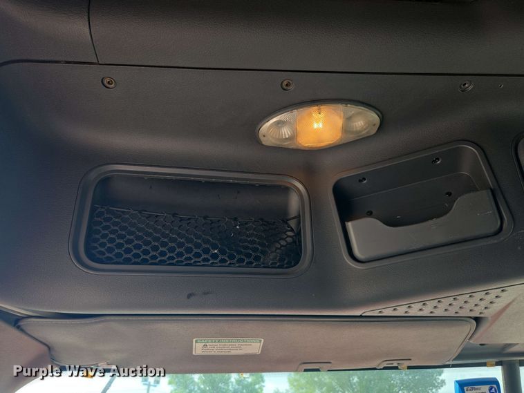 image for item FB9384 2018 Freightliner Cascadia 125 semi truck