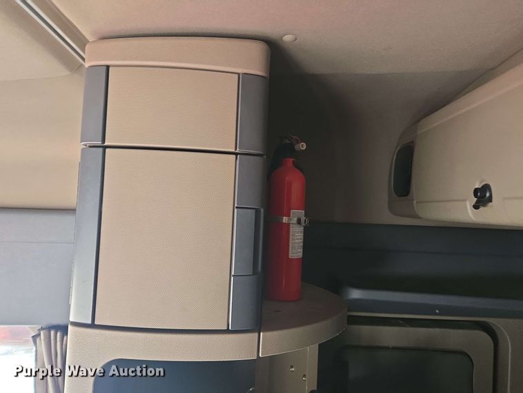 image for item FB9384 2018 Freightliner Cascadia 125 semi truck