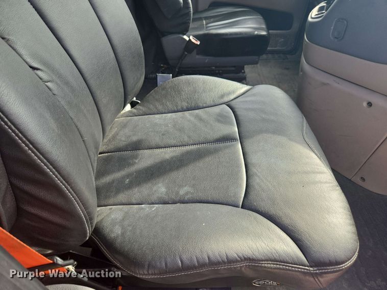 image for item FB9384 2018 Freightliner Cascadia 125 semi truck