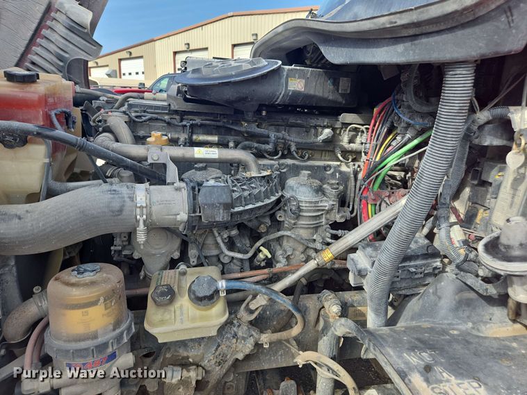 image for item FB9384 2018 Freightliner Cascadia 125 semi truck