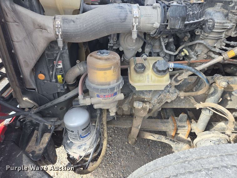 image for item FB9384 2018 Freightliner Cascadia 125 semi truck