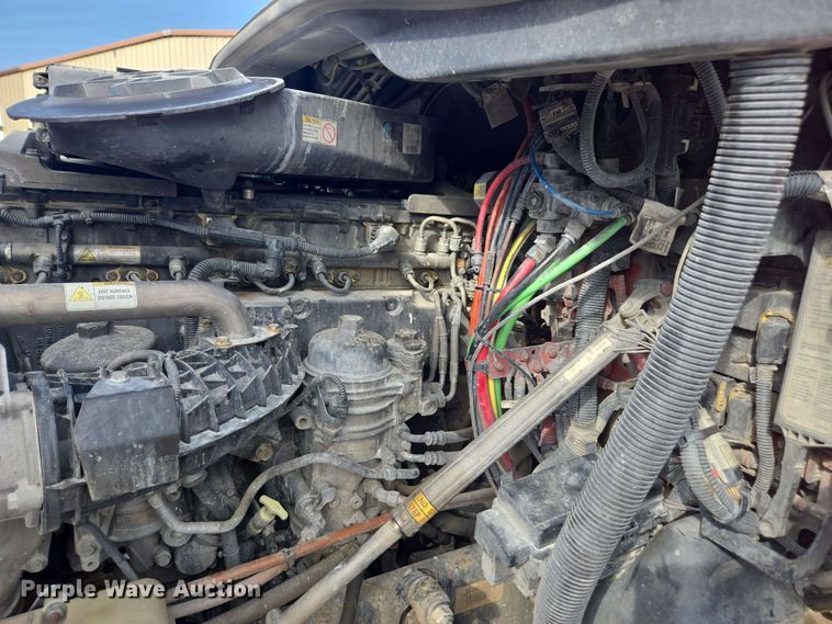 image for item FB9384 2018 Freightliner Cascadia 125 semi truck