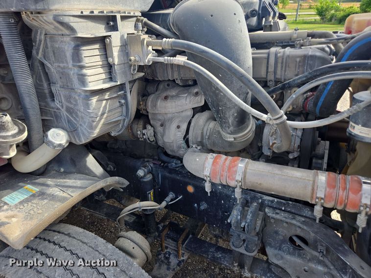 image for item FB9384 2018 Freightliner Cascadia 125 semi truck