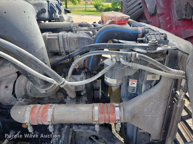 image for item FB9384 2018 Freightliner Cascadia 125 semi truck