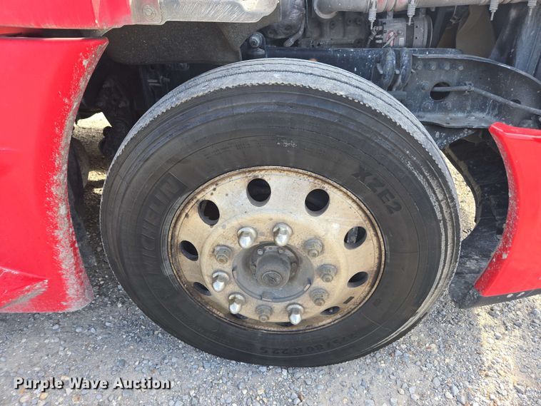 image for item FB9384 2018 Freightliner Cascadia 125 semi truck