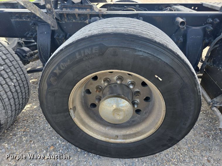 image for item FB9384 2018 Freightliner Cascadia 125 semi truck