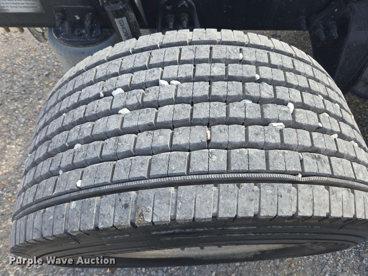 image for item FB9384 2018 Freightliner Cascadia 125 semi truck