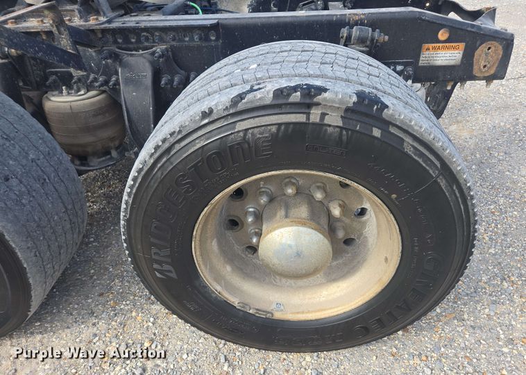 image for item FB9384 2018 Freightliner Cascadia 125 semi truck