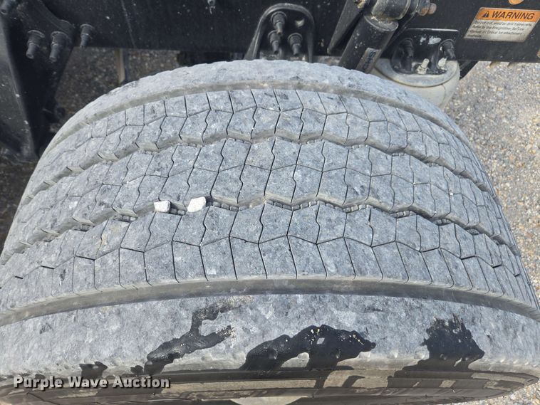 image for item FB9384 2018 Freightliner Cascadia 125 semi truck