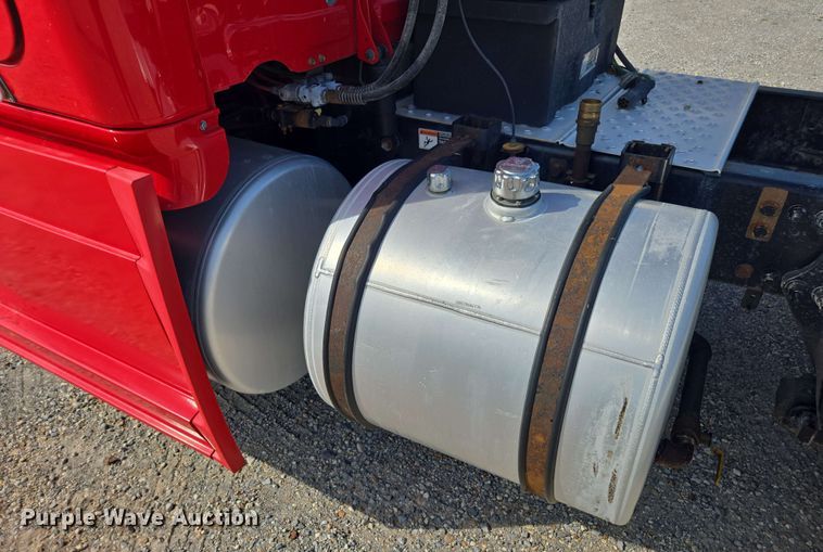 image for item FB9385 2018 Freightliner Cascadia125 semi truck