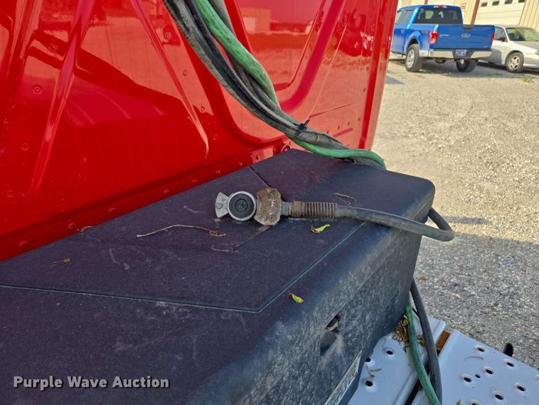 image for item FB9385 2018 Freightliner Cascadia125 semi truck