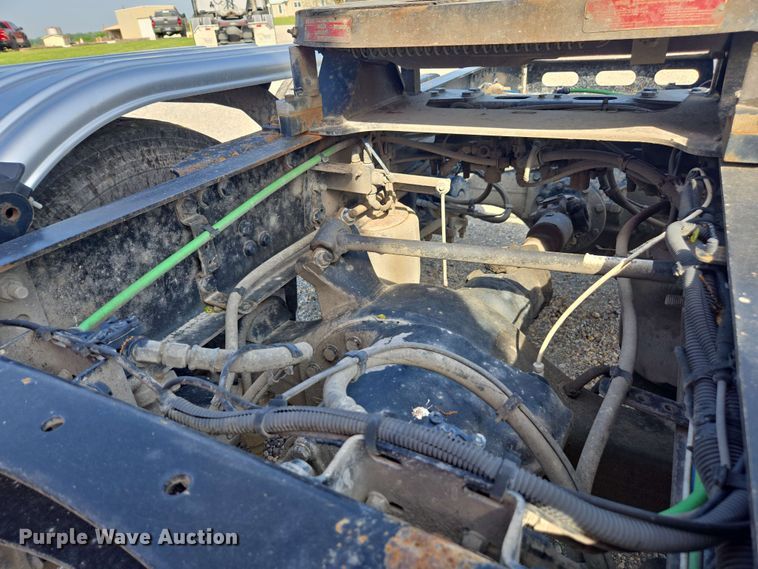 image for item FB9385 2018 Freightliner Cascadia125 semi truck