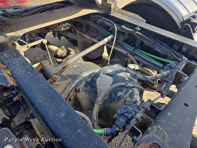 image for item FB9385 2018 Freightliner Cascadia125 semi truck