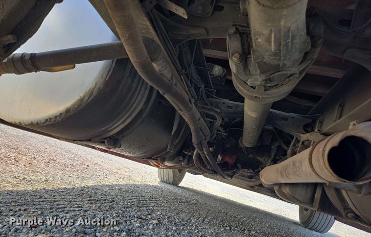 image for item FB9385 2018 Freightliner Cascadia125 semi truck