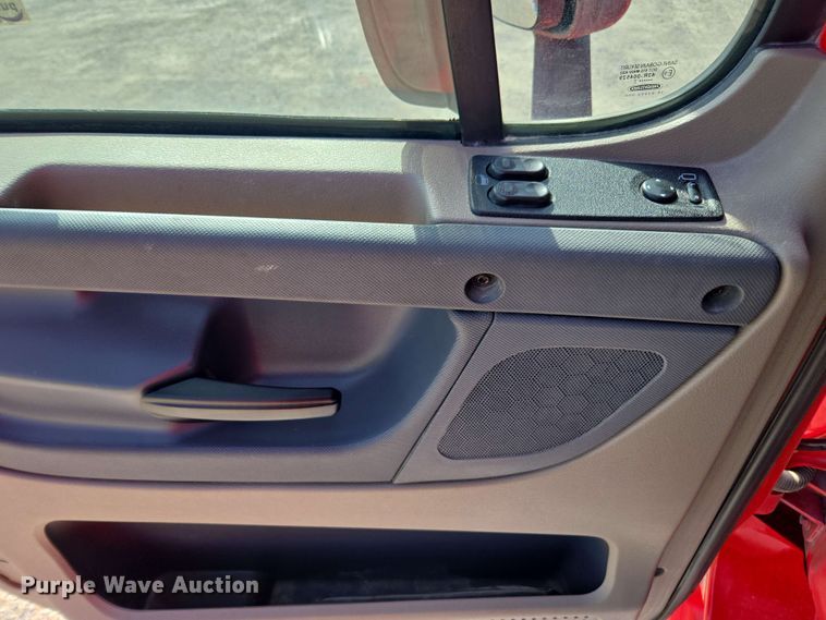 image for item FB9385 2018 Freightliner Cascadia125 semi truck