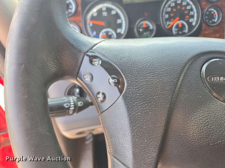 image for item FB9385 2018 Freightliner Cascadia125 semi truck