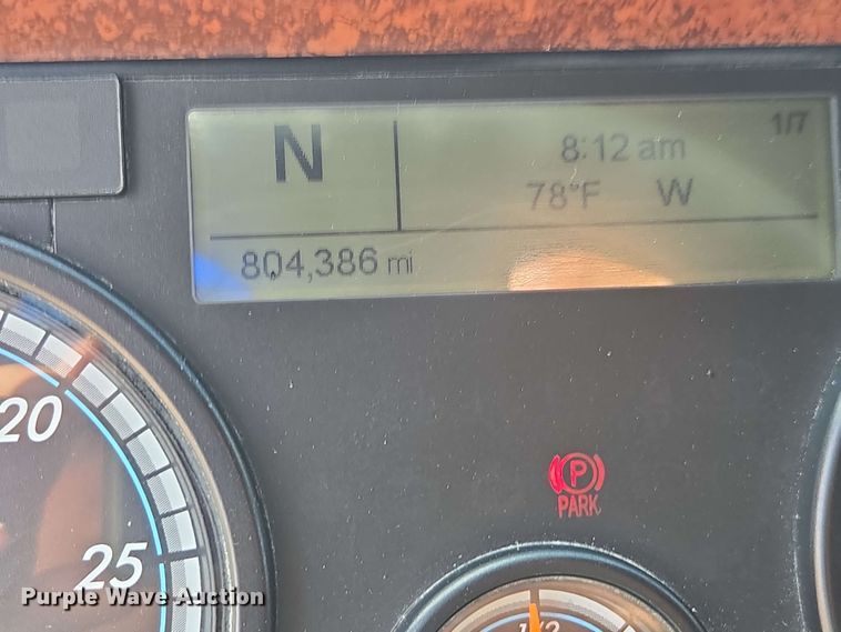 image for item FB9385 2018 Freightliner Cascadia125 semi truck