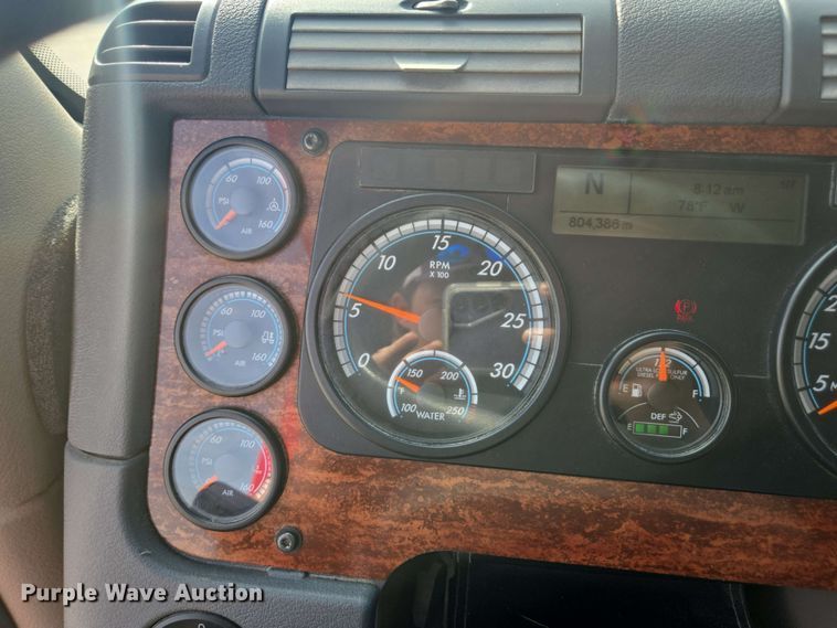 image for item FB9385 2018 Freightliner Cascadia125 semi truck