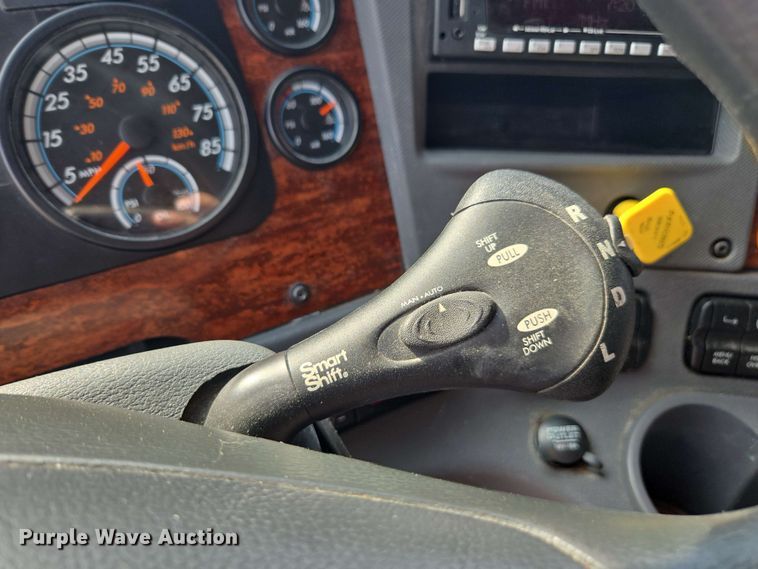 image for item FB9385 2018 Freightliner Cascadia125 semi truck