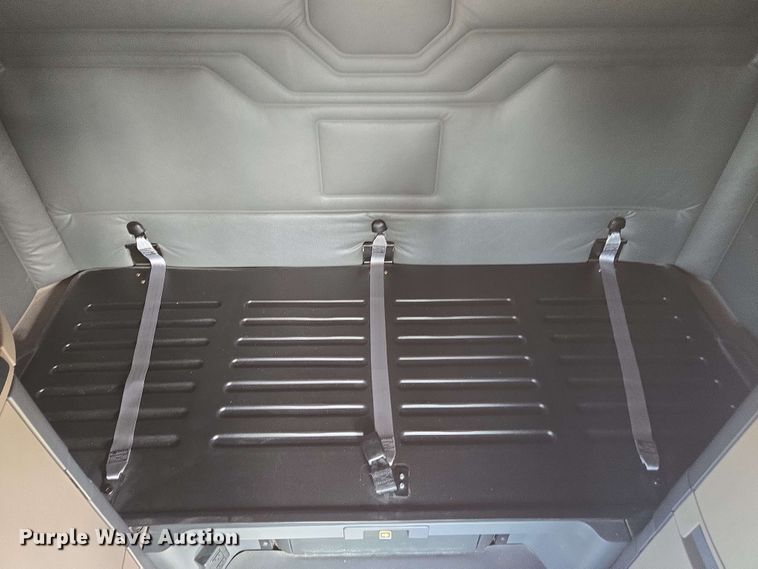 image for item FB9385 2018 Freightliner Cascadia125 semi truck