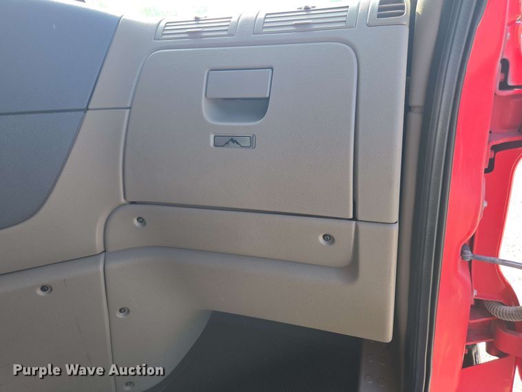 image for item FB9385 2018 Freightliner Cascadia125 semi truck