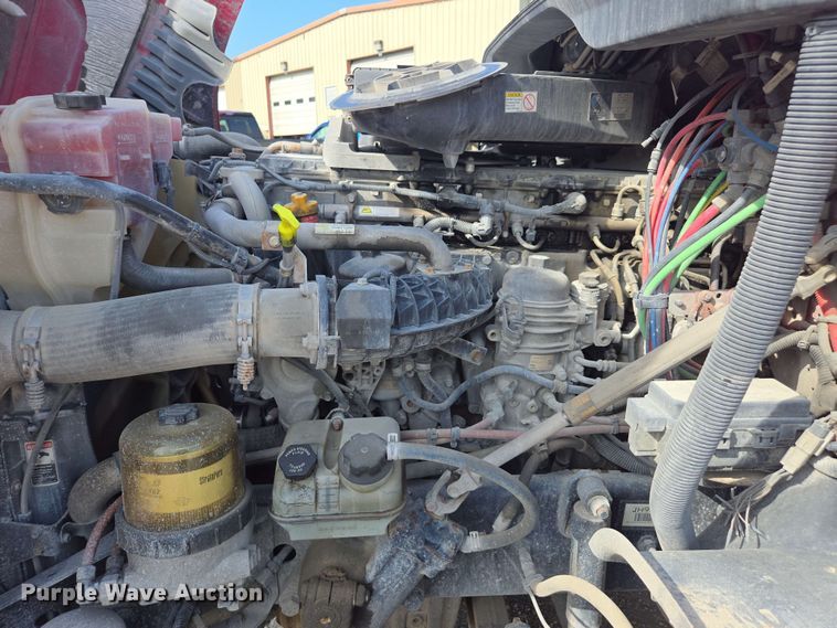 image for item FB9385 2018 Freightliner Cascadia125 semi truck