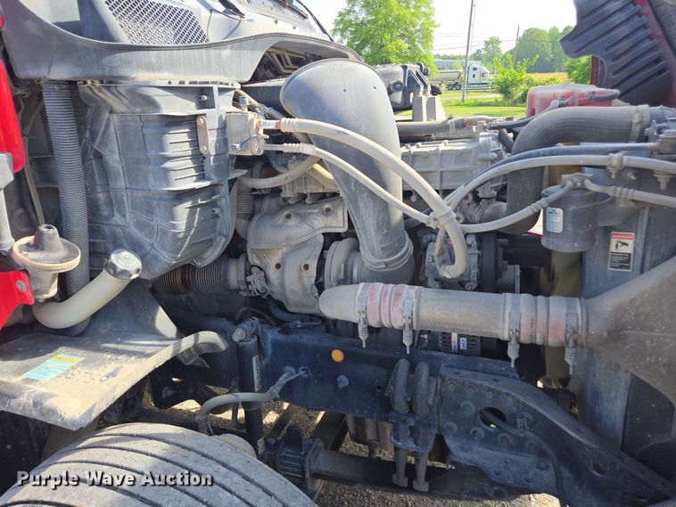 image for item FB9385 2018 Freightliner Cascadia125 semi truck