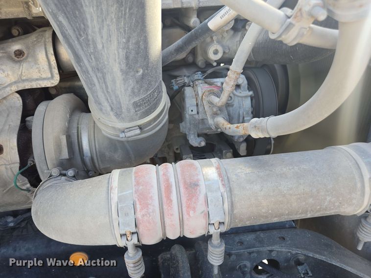 image for item FB9385 2018 Freightliner Cascadia125 semi truck