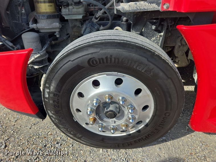 image for item FB9385 2018 Freightliner Cascadia125 semi truck