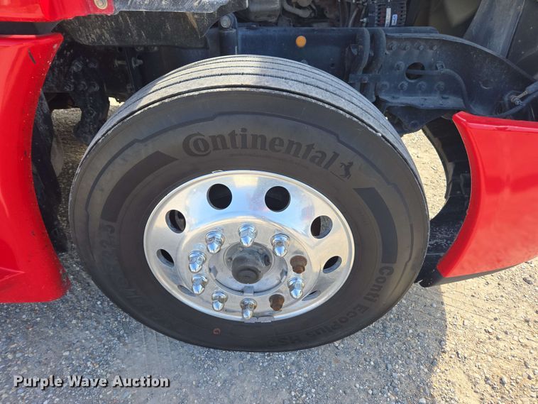 image for item FB9385 2018 Freightliner Cascadia125 semi truck