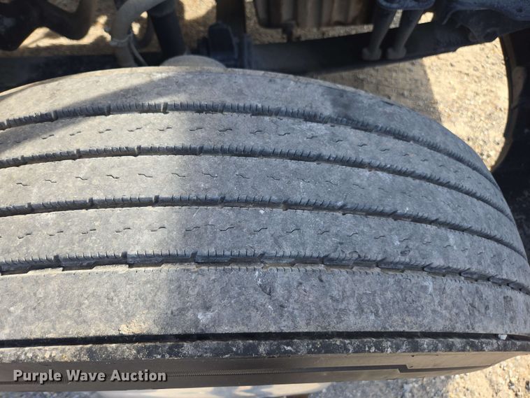 image for item FB9385 2018 Freightliner Cascadia125 semi truck