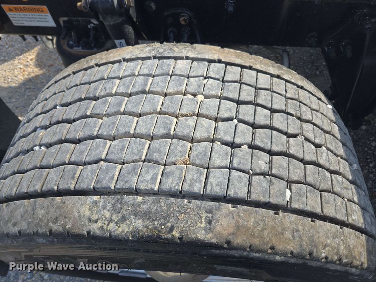 image for item FB9385 2018 Freightliner Cascadia125 semi truck