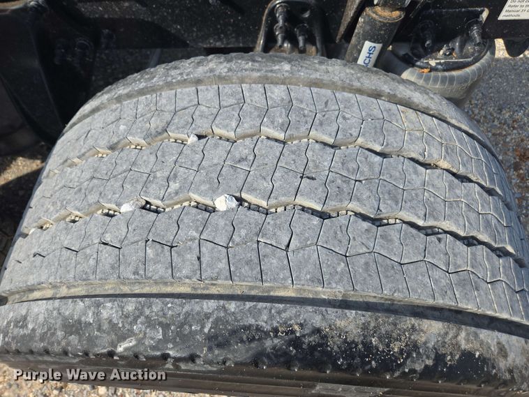 image for item FB9385 2018 Freightliner Cascadia125 semi truck