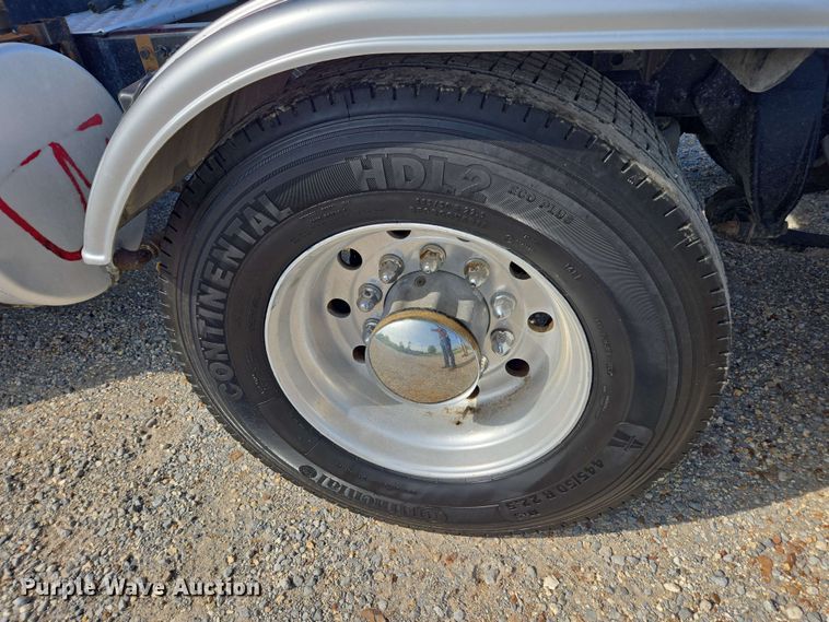 image for item FB9385 2018 Freightliner Cascadia125 semi truck