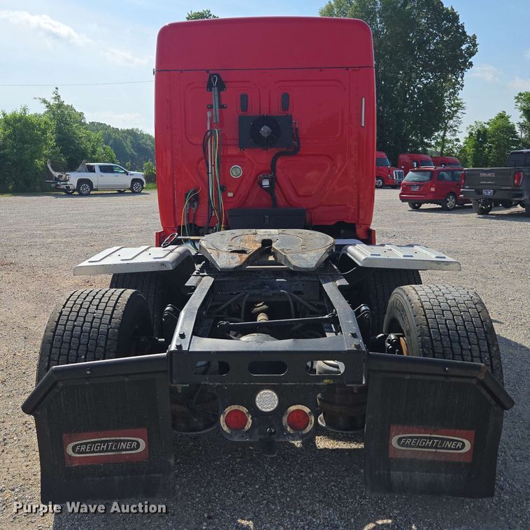 image for item FB9386 2018 Freightliner Cascadia125 semi truck