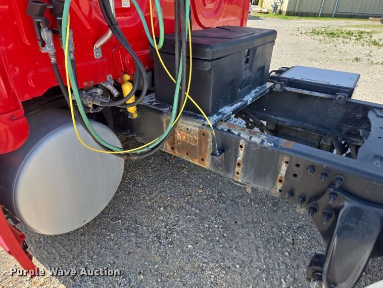 image for item FB9386 2018 Freightliner Cascadia125 semi truck