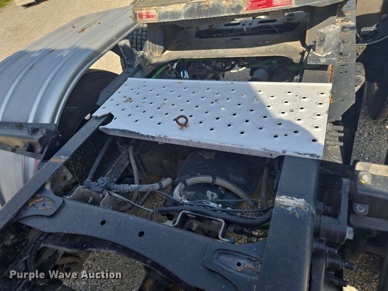 image for item FB9386 2018 Freightliner Cascadia125 semi truck